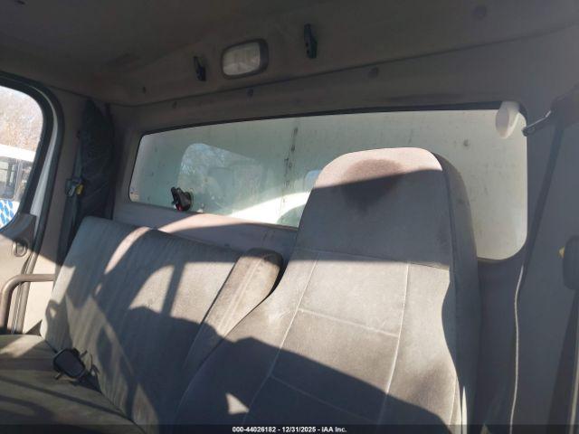 Freightliner M2 106 Image 7