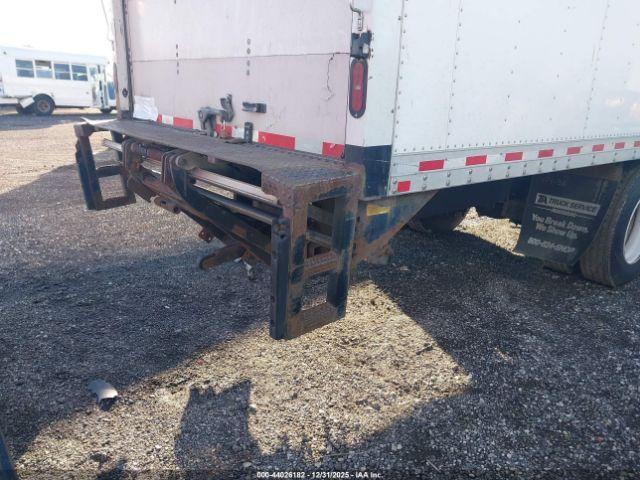 Freightliner M2 106 Image 13