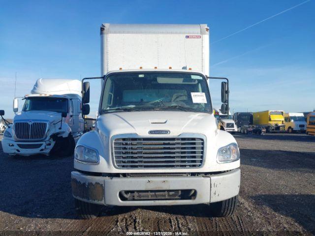 Freightliner M2 106 Image 11