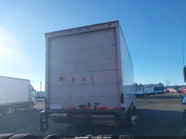 Freightliner M2 106 Image 12