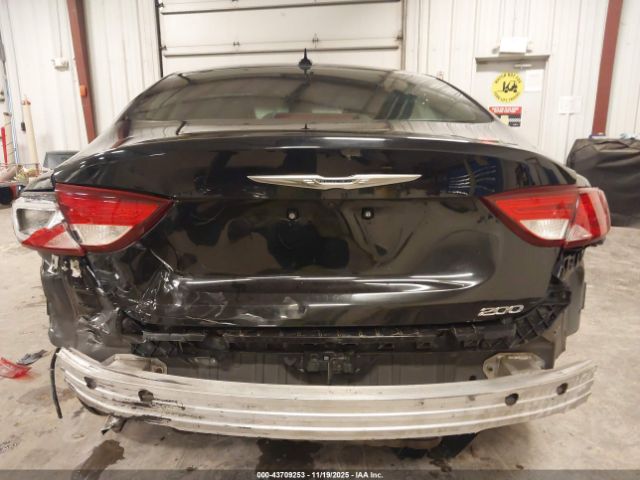 Chrysler 200 Limited Image 13