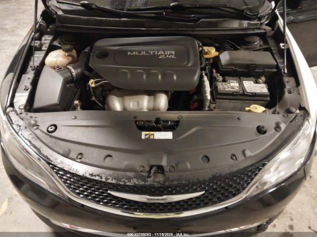 Chrysler 200 Limited Image 12