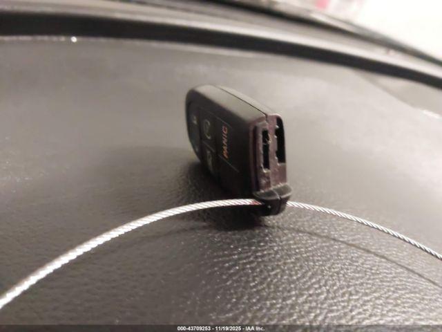 Chrysler 200 Limited Image 9