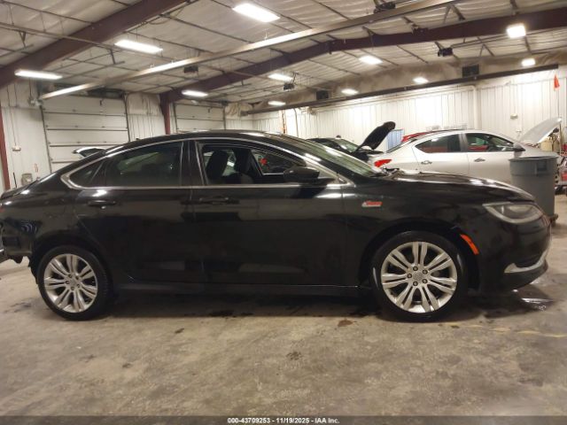 Chrysler 200 Limited Image 10