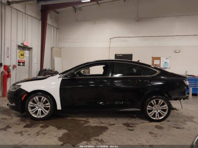 Chrysler 200 Limited Image 8