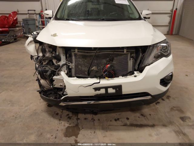 Nissan Pathfinder Platinum Image 4