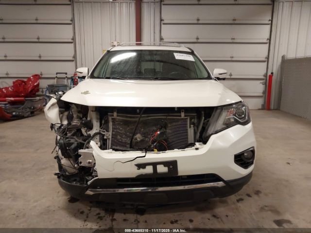 Nissan Pathfinder Platinum Image 15