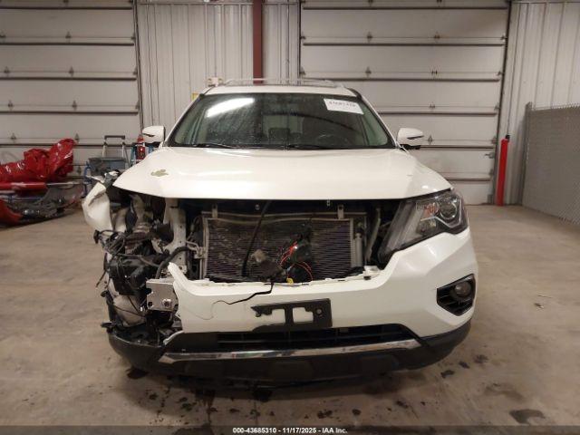 Nissan Pathfinder Platinum Image 15