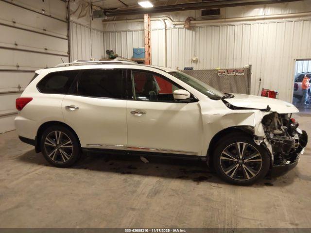 Nissan Pathfinder Platinum Image 16