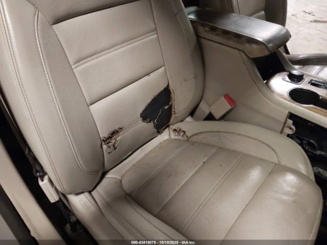 GMC Acadia Denali Image 6