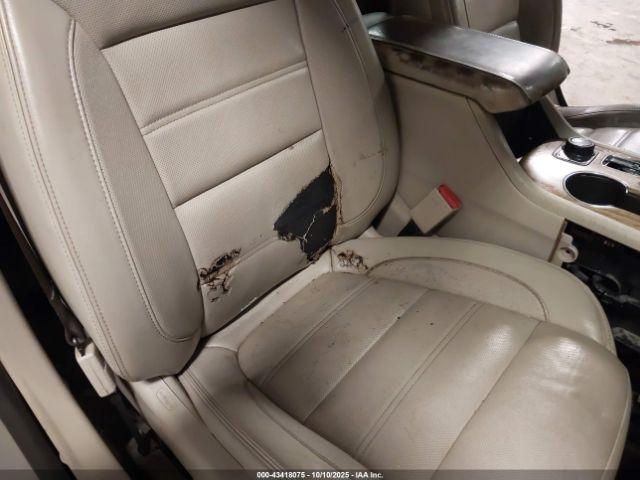 GMC Acadia Denali Image 6