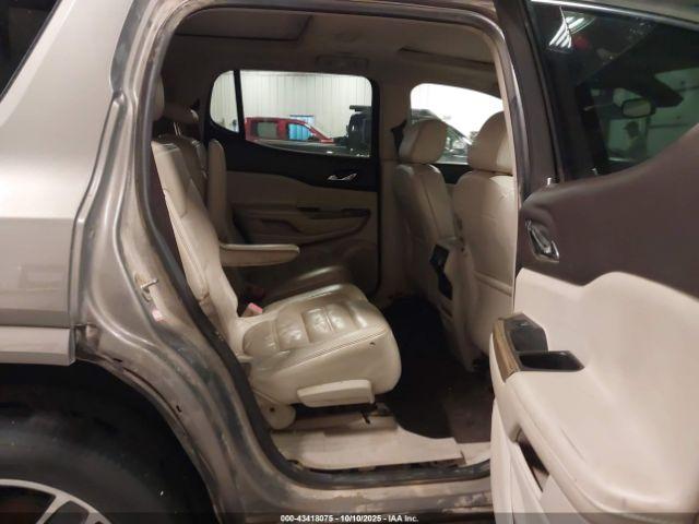 GMC Acadia Denali Image 13