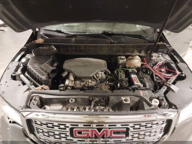 GMC Acadia Denali Image 8