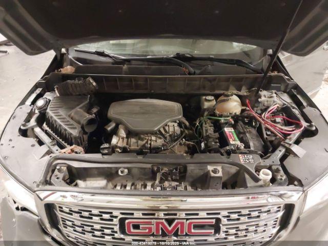 GMC Acadia Denali Image 8