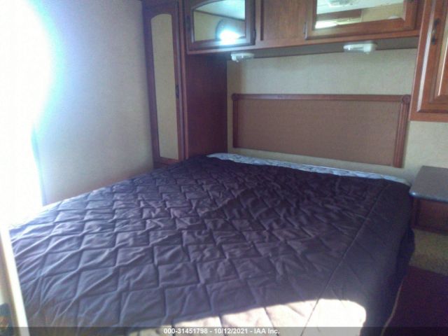 Forest River Platinum M-33v Fls Image 12