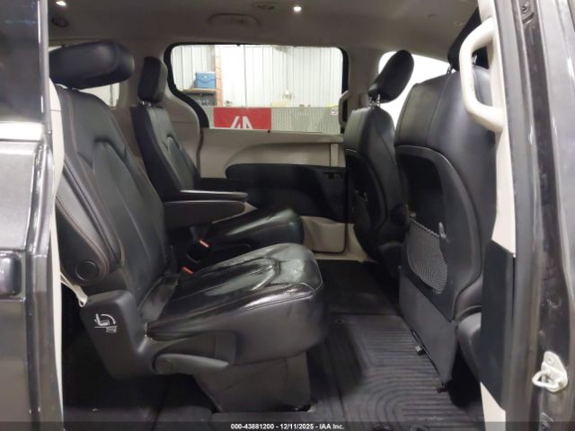 Chrysler Pacifica Touring L Image 15