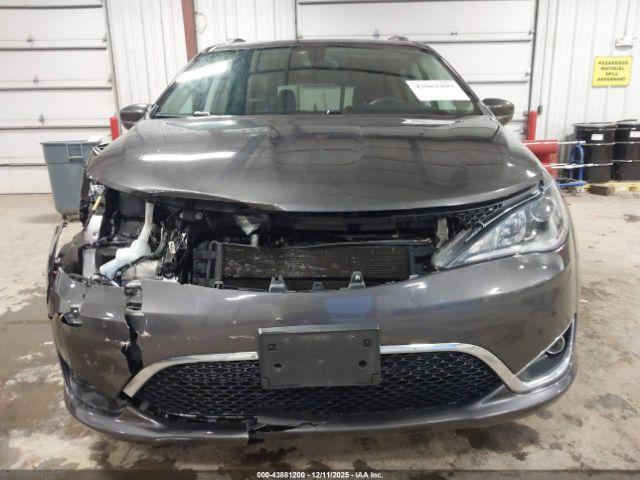 Chrysler Pacifica Touring L Image 9