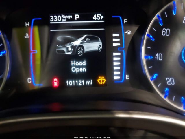 Chrysler Pacifica Touring L Image 14