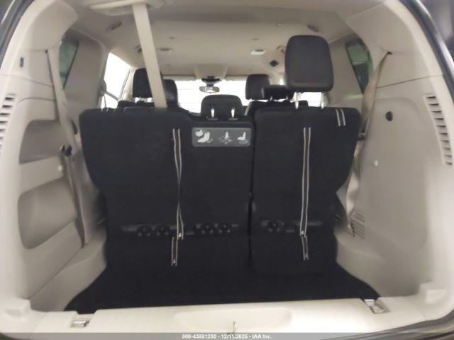 Chrysler Pacifica Touring L Image 5