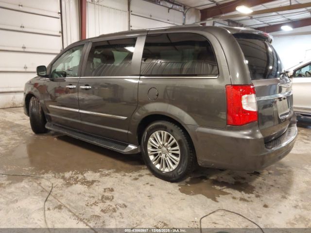 Chrysler Town & Country Touring-l Image 5