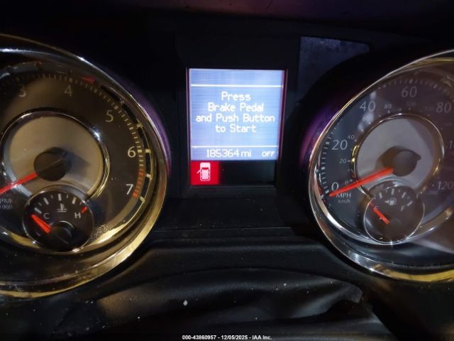 Chrysler Town & Country Touring-l Image 15