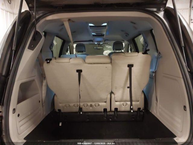 Chrysler Town & Country Touring-l Image 13