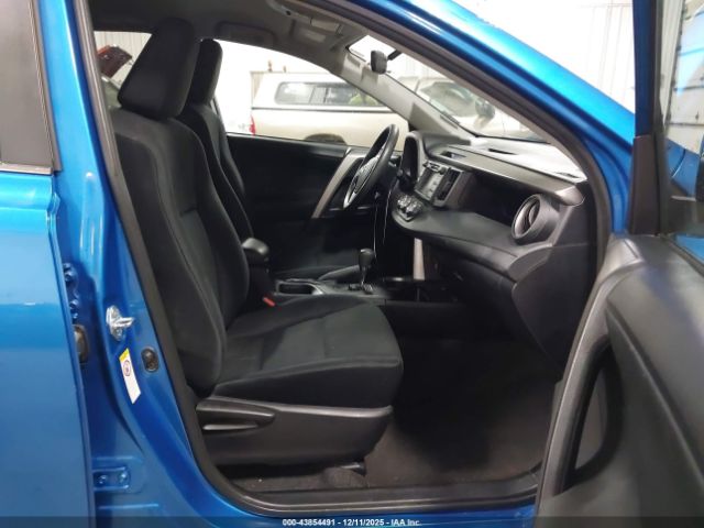 Toyota RAV4 Le Image 5