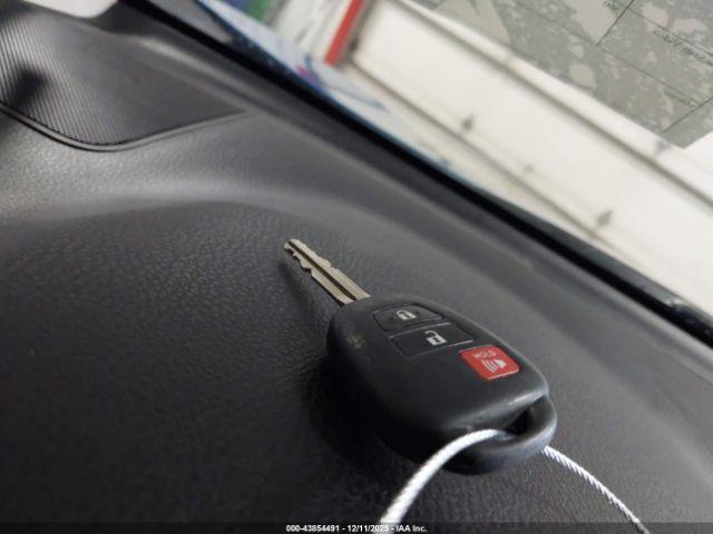 Toyota RAV4 Le Image 3