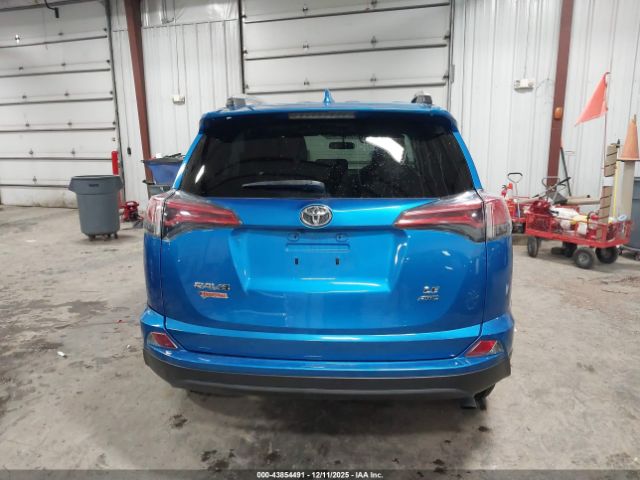 Toyota RAV4 Le Image 16