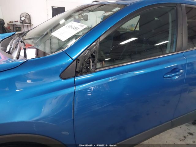 Toyota RAV4 Le Image 13