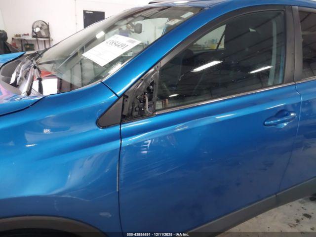 Toyota RAV4 Le Image 13