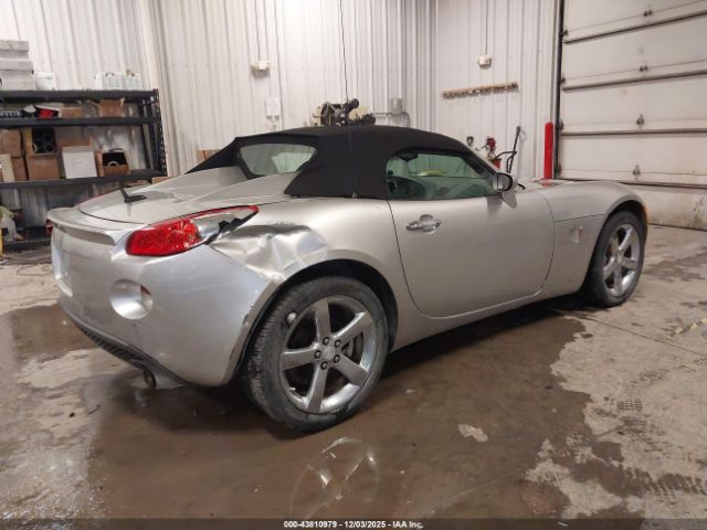 Pontiac Solstice Image 8