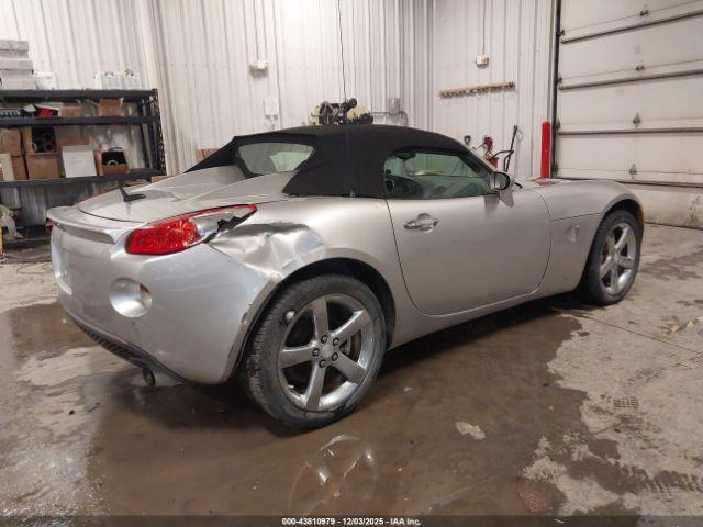 Pontiac Solstice Image 8