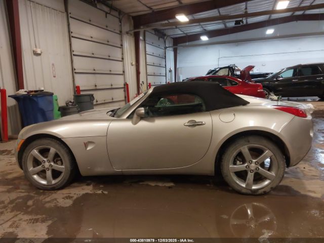 Pontiac Solstice Image 13
