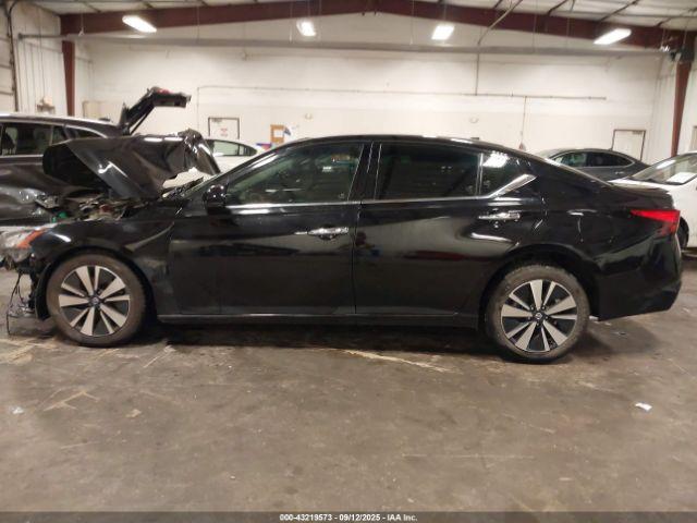 Nissan Altima Sv Intelligent Awd Image 3