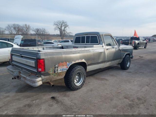 Dodge D-series Image 8