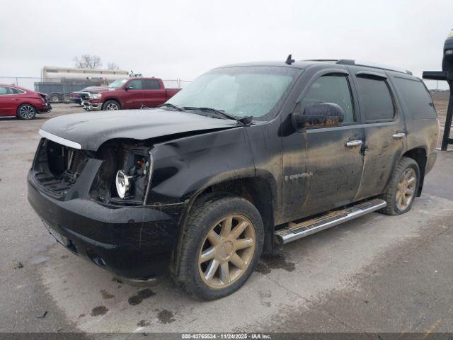 GMC Yukon Denali Image 10