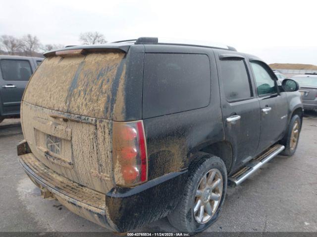 GMC Yukon Denali Image 12