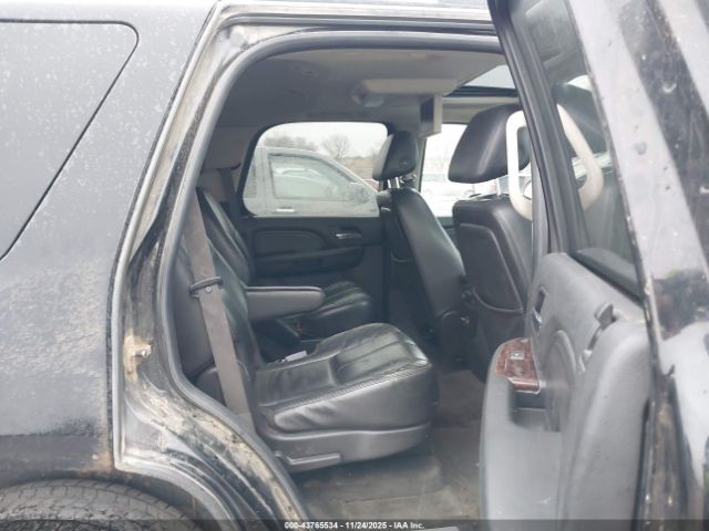 GMC Yukon Denali Image 9