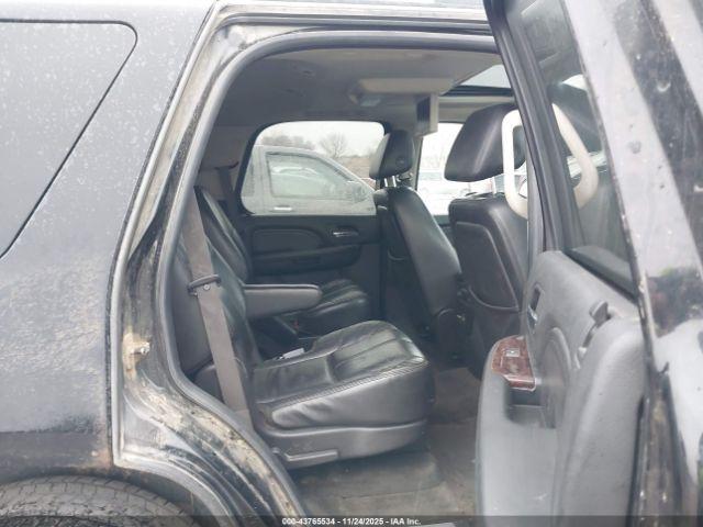 GMC Yukon Denali Image 9