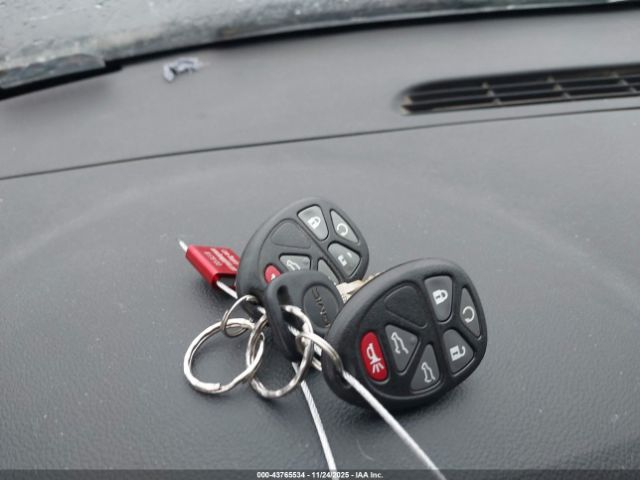 GMC Yukon Denali Image 16