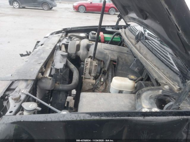 GMC Yukon Denali Image 15