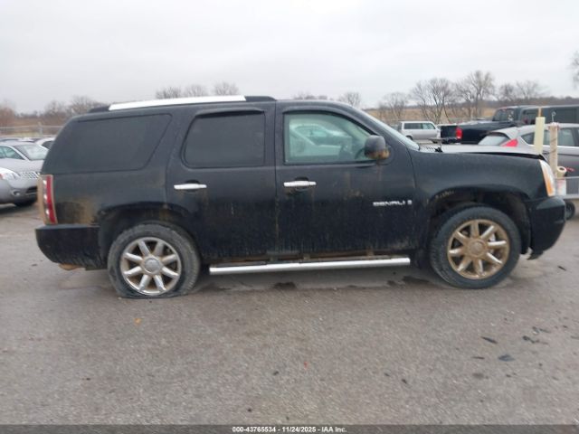 GMC Yukon Denali Image 11