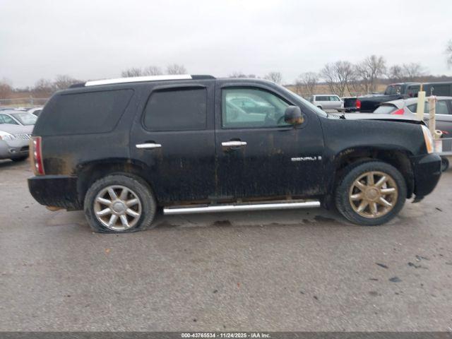 GMC Yukon Denali Image 11