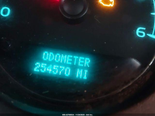 GMC Yukon Denali Image 2