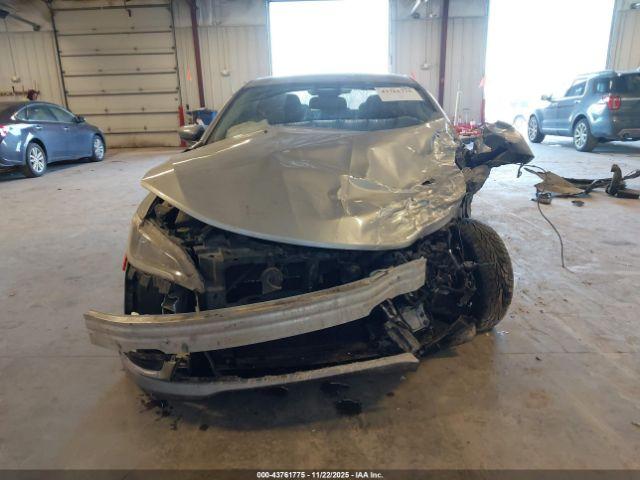 Chrysler 200 Limited Image 11