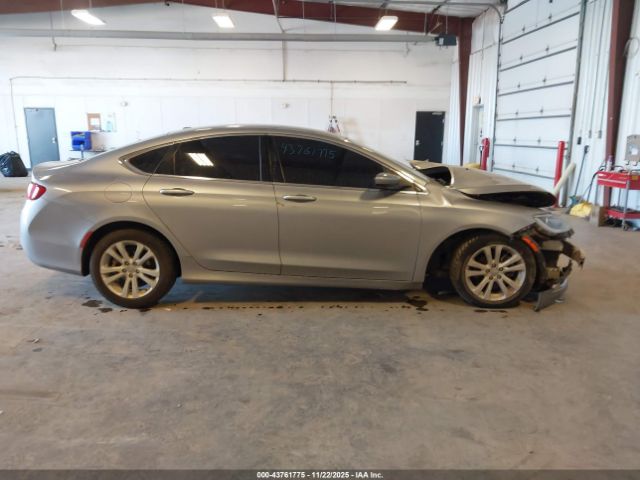 Chrysler 200 Limited Image 13