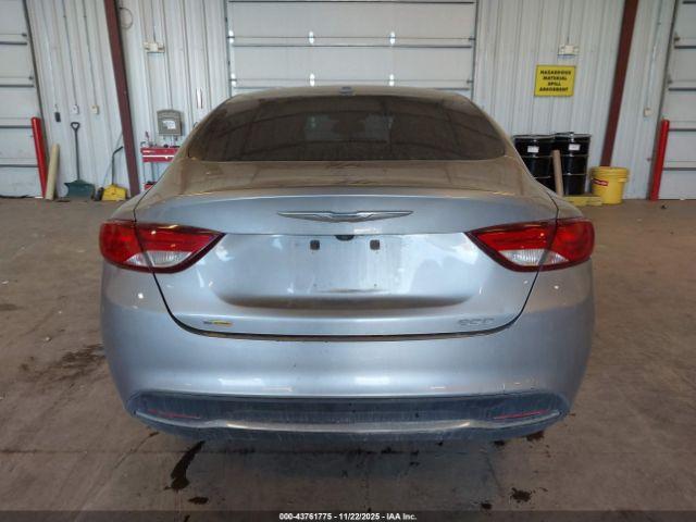 Chrysler 200 Limited Image 17