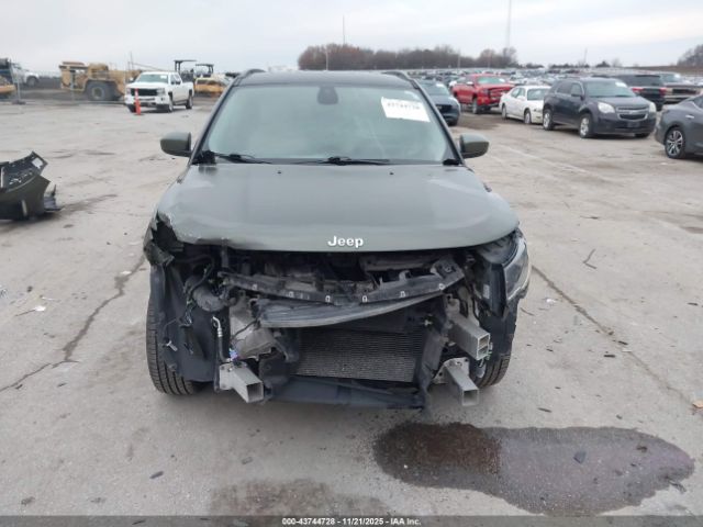 Jeep Compass Latitude 4x4 Image 12