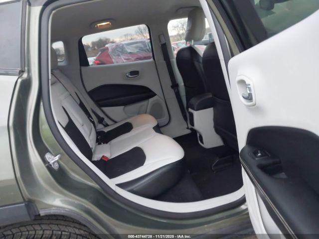 Jeep Compass Latitude 4x4 Image 8